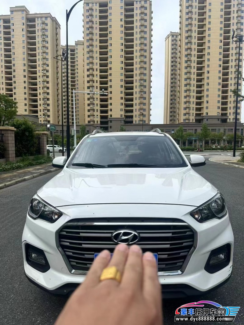 17年现代ix35轿车抵押车出售