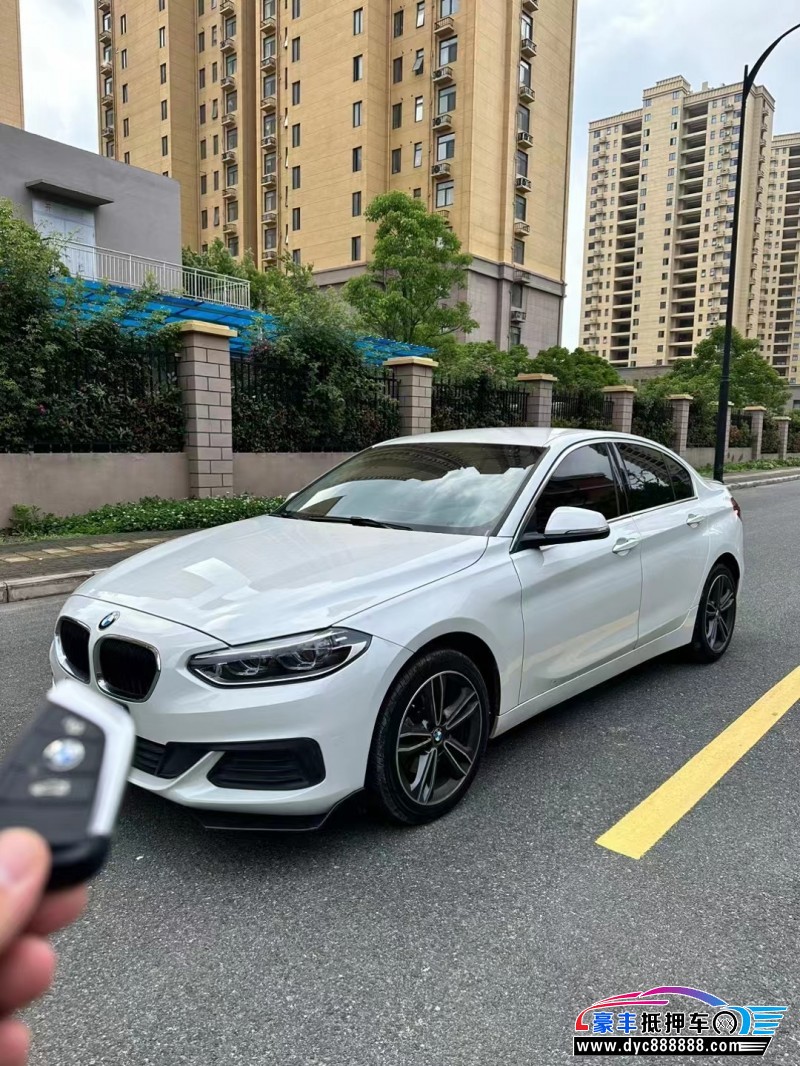 20年宝马1系轿车抵押车出售