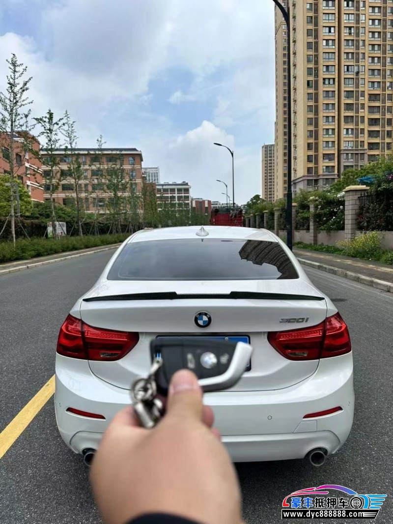 20年宝马1系轿车抵押车出售