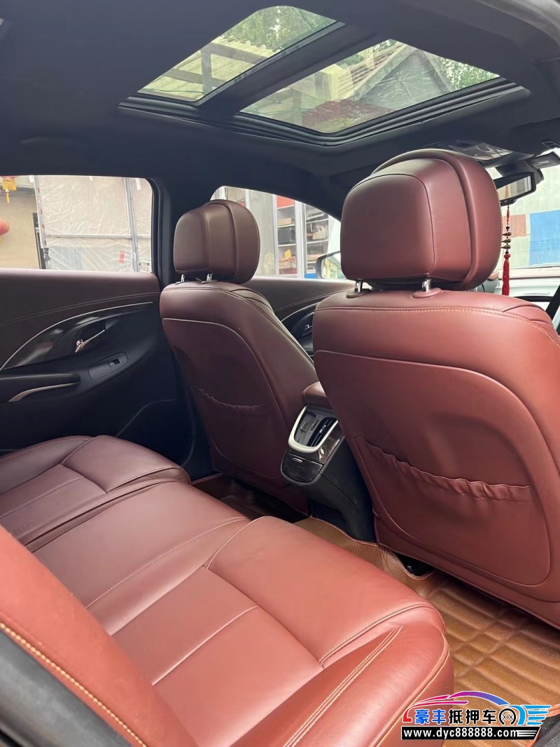 15年别克君越轿车抵押车出售