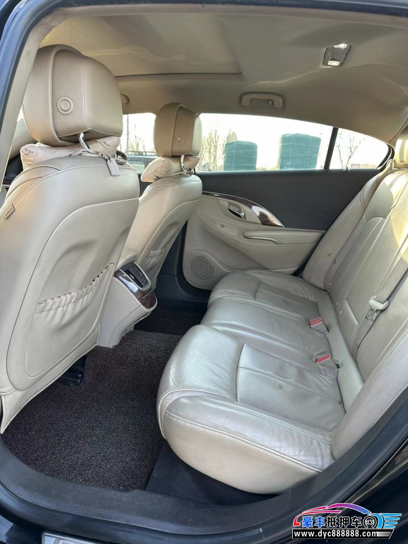 15年别克君越轿车抵押车出售