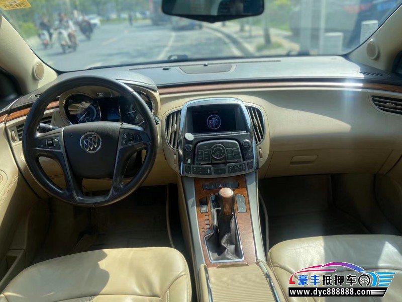 10年别克君越轿车抵押车出售