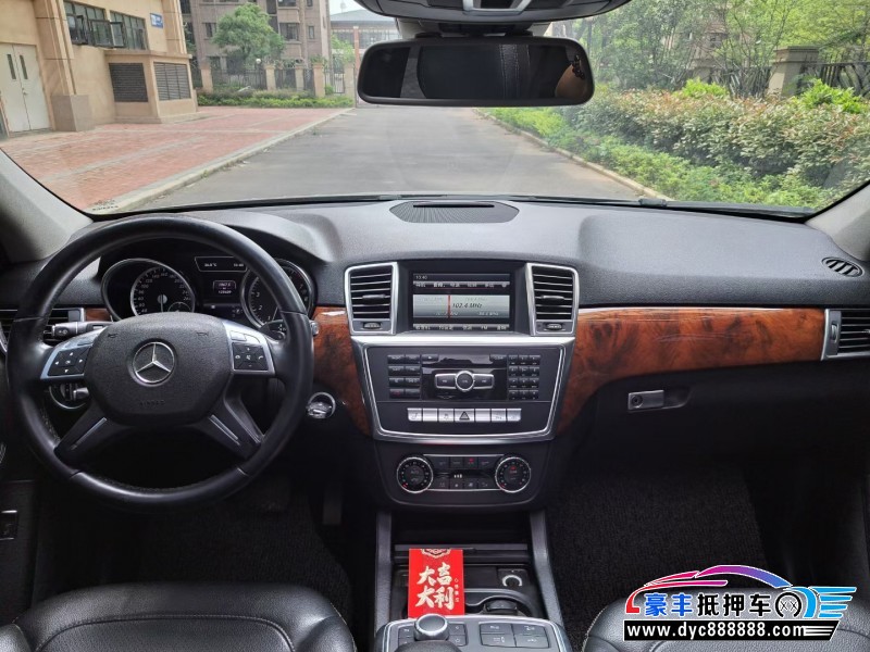 13年奔驰ML轿车抵押车出售