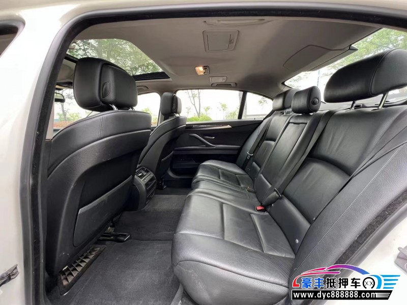 13年奔驰C轿车抵押车出售