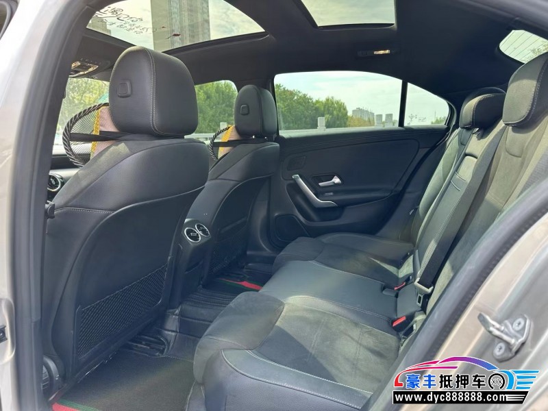 20年奔驰A轿车抵押车出售