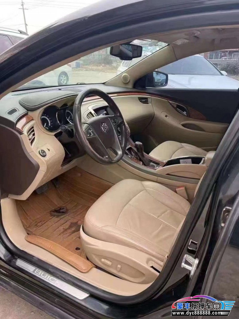 15年别克君越轿车抵押车出售