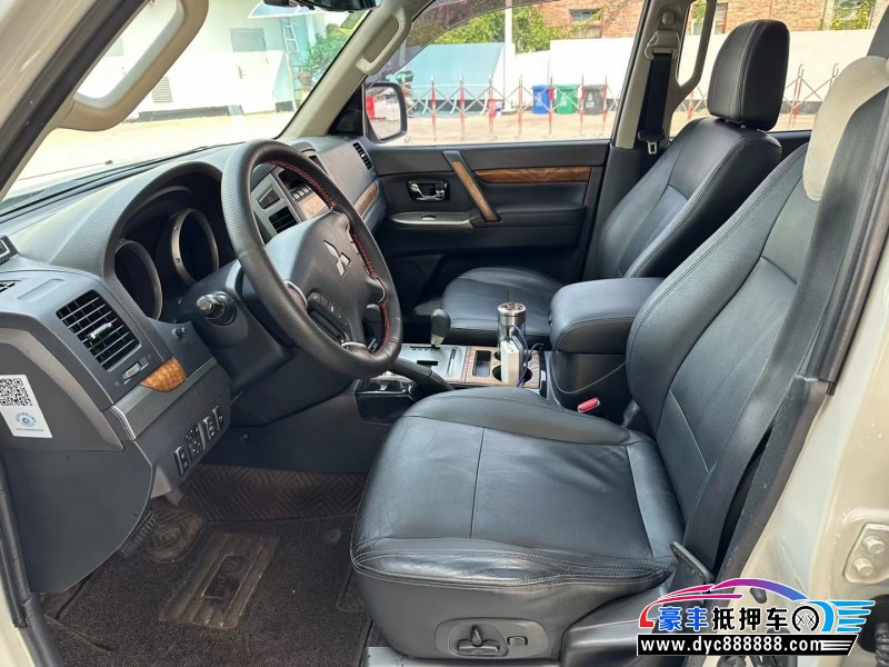 17年三菱帕杰罗轿车抵押车出售