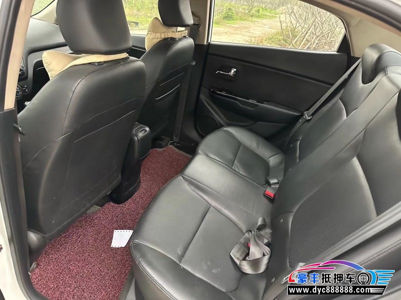 15年起亚K2轿车抵押车出售