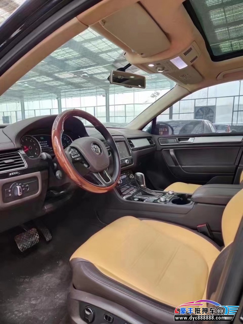 18年大众途锐轿车抵押车出售