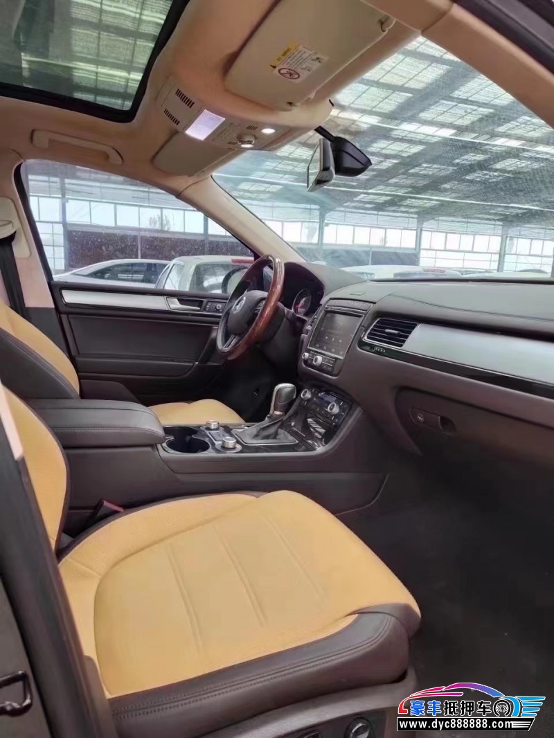 18年大众途锐轿车抵押车出售