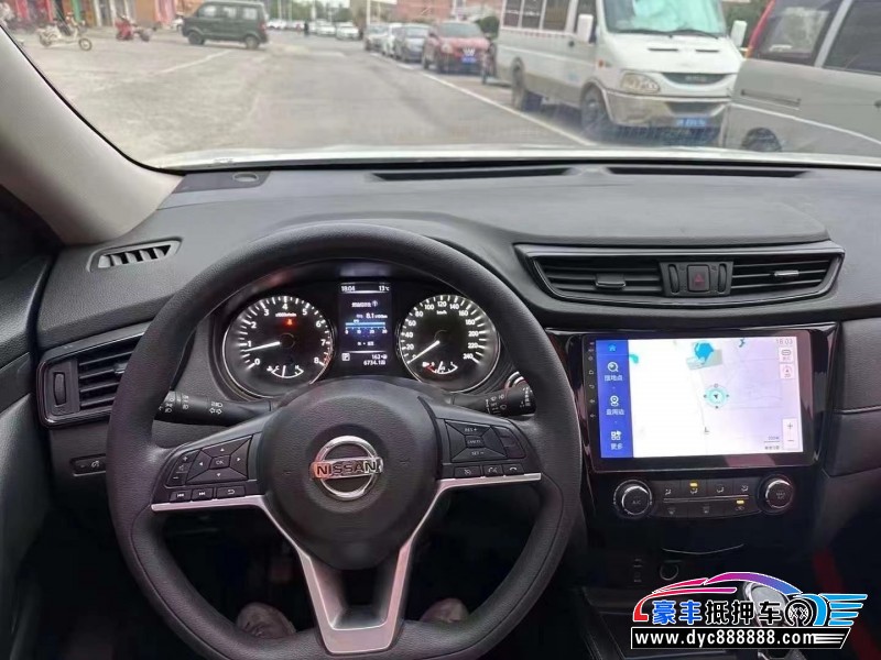 17年日产奇骏SUV抵押车出售