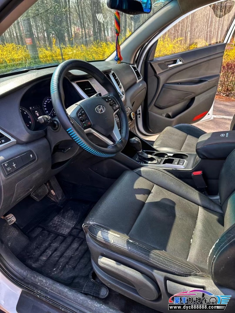 15年现代途胜轿车抵押车出售