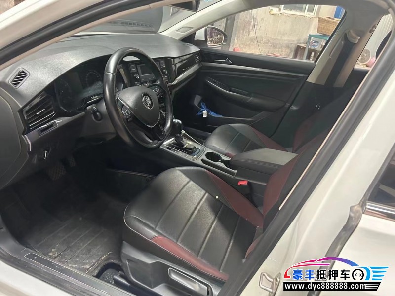 18年大众宝来轿车抵押车出售