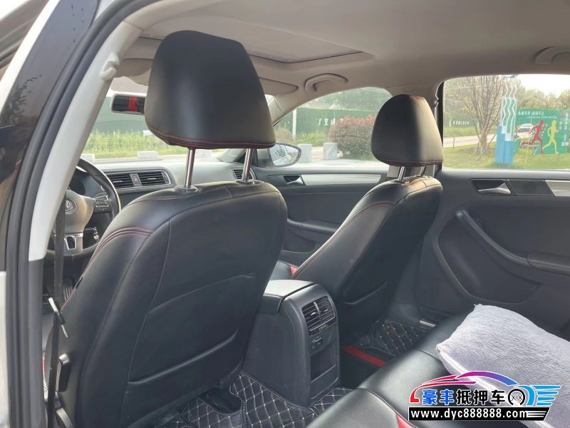 14年大众速腾轿车抵押车出售