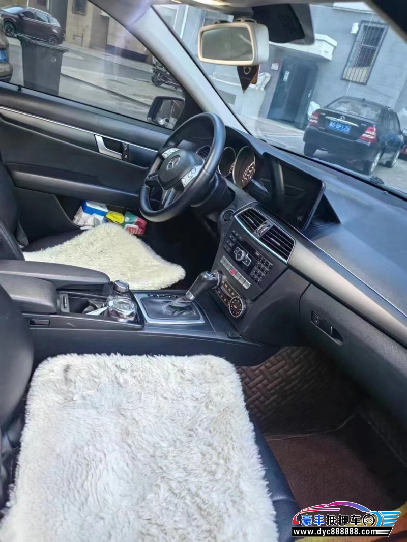 13年奔驰C轿车抵押车出售