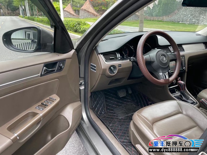 13年大众宝来轿车抵押车出售