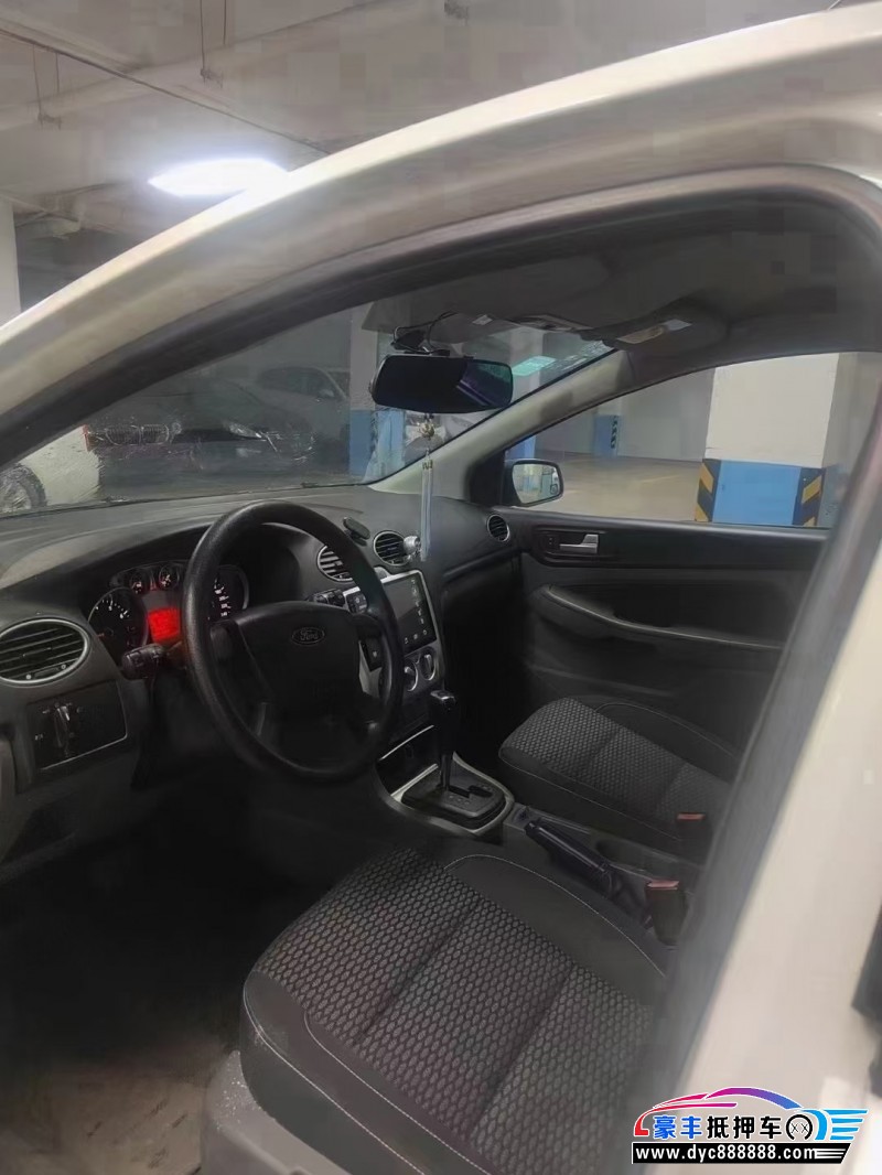 13年福特福克斯轿车抵押车出售