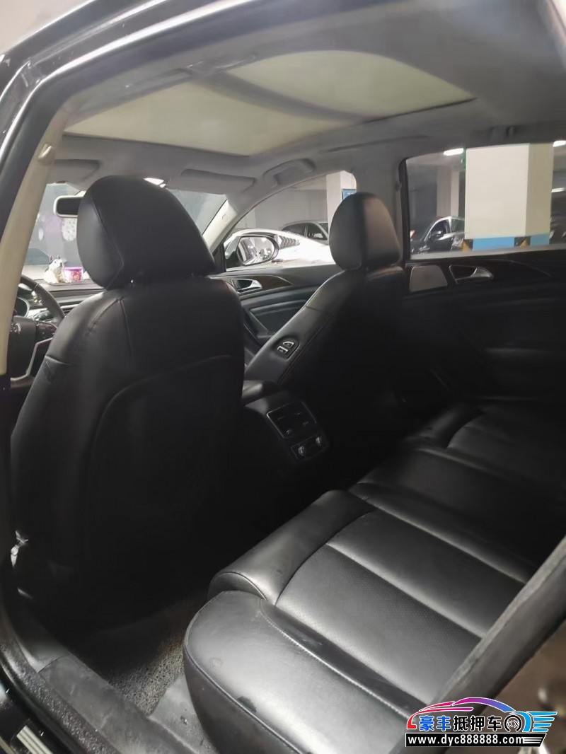 16年众泰Z700轿车抵押车出售