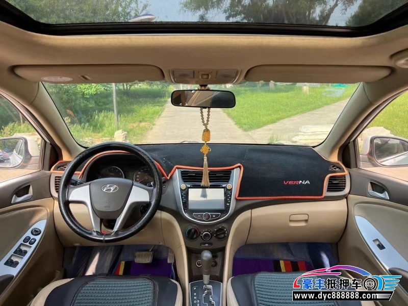 13年现代瑞纳轿车抵押车出售