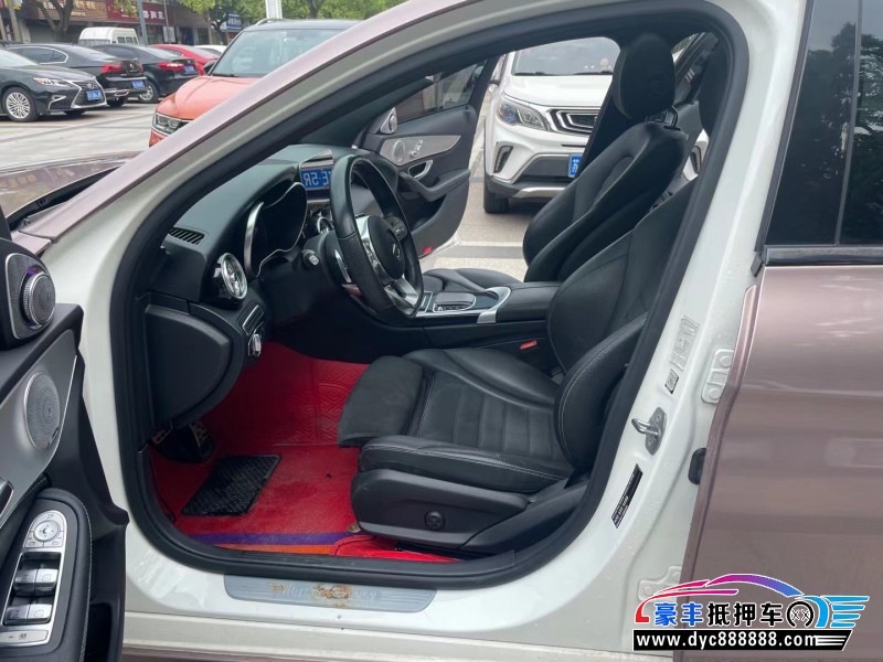 19年奔驰C级轿车抵押车出售