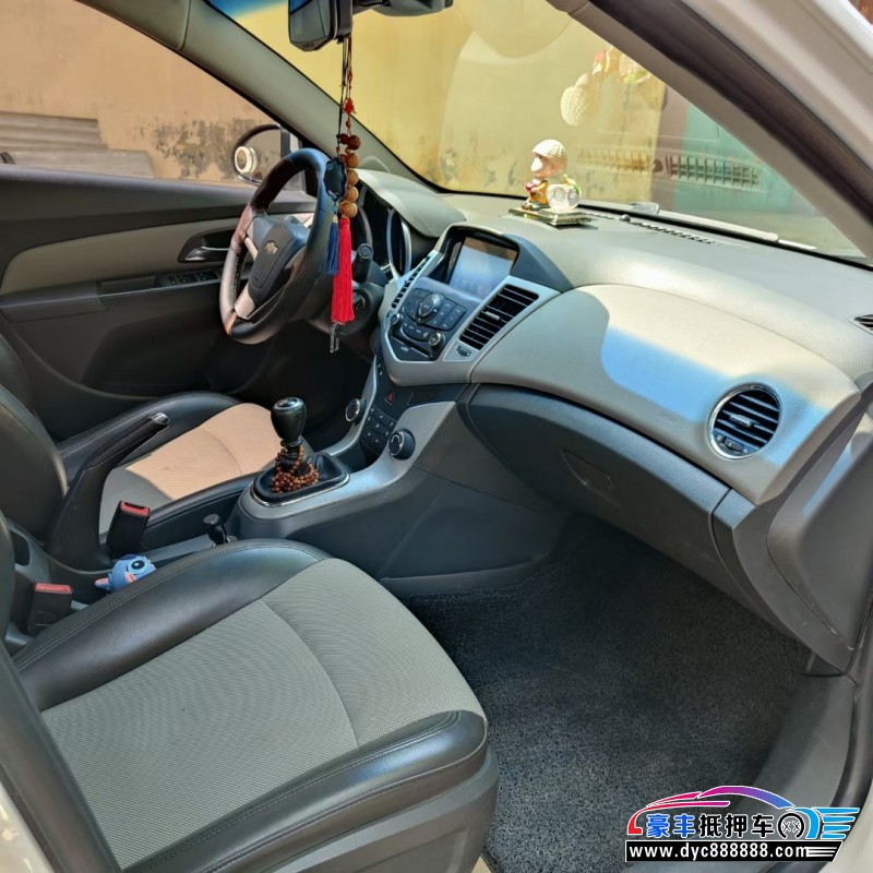 12年雪佛兰科鲁兹轿车抵押车出售