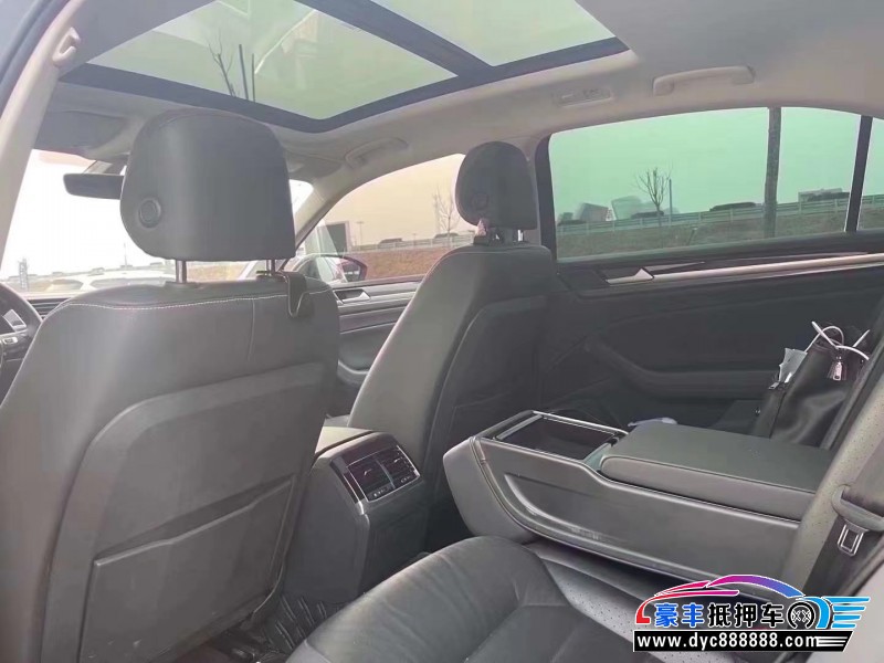 17年大众辉昂轿车抵押车出售