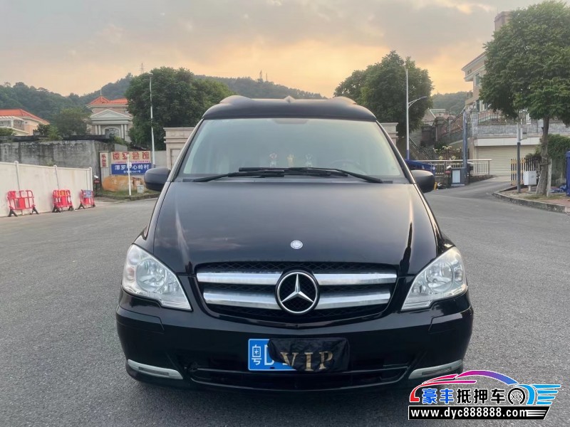 14年奔驰威霆轿车抵押车出售