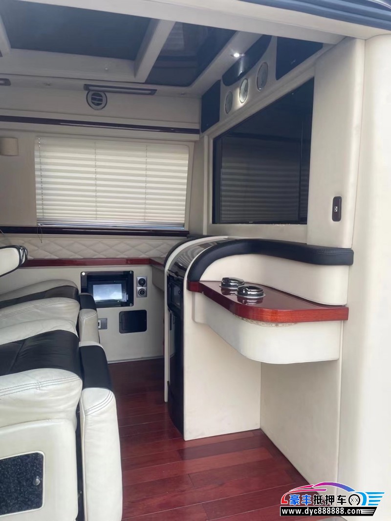 14年奔驰威霆轿车抵押车出售