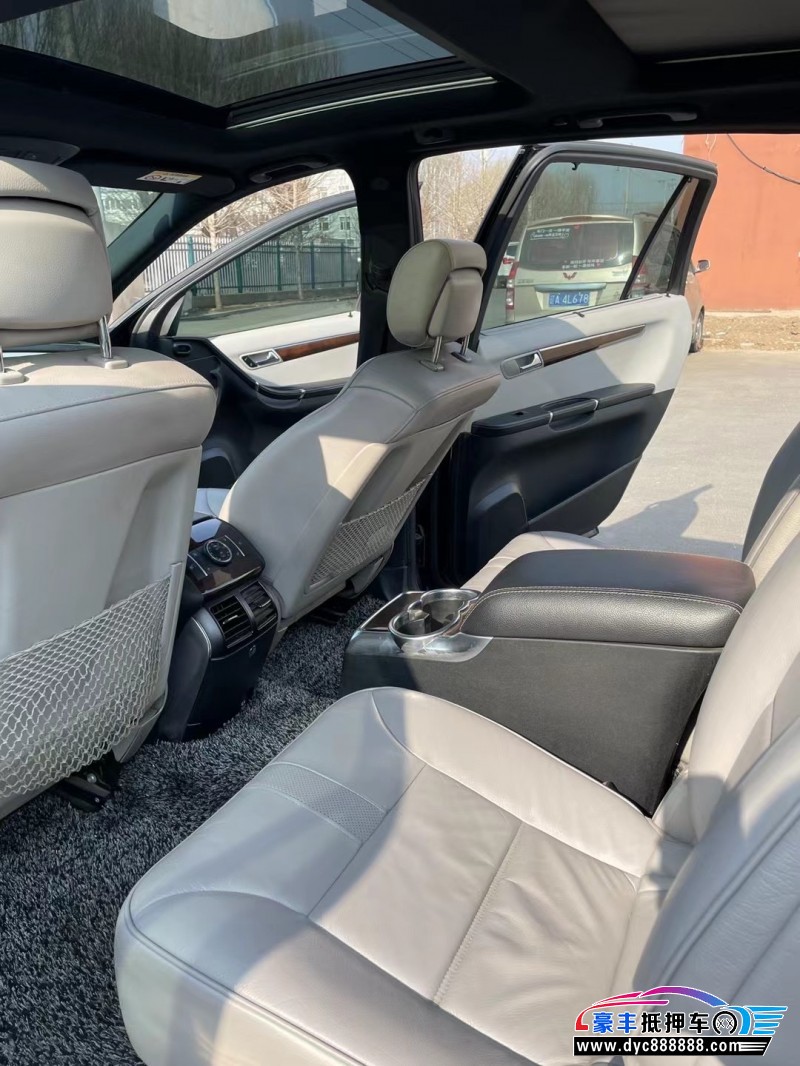 14年奔驰RMPV抵押车出售