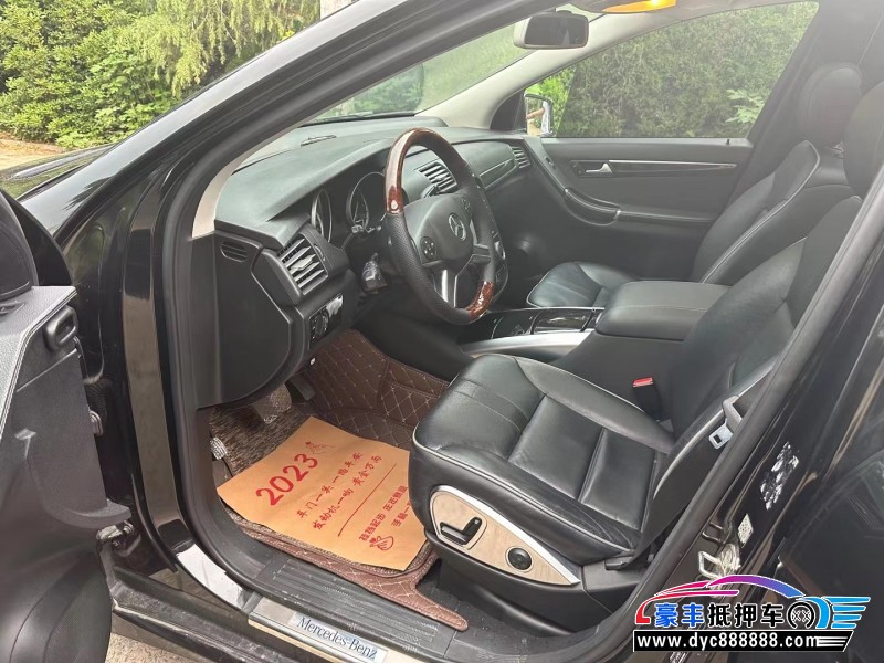 17年奔驰R级轿车抵押车出售