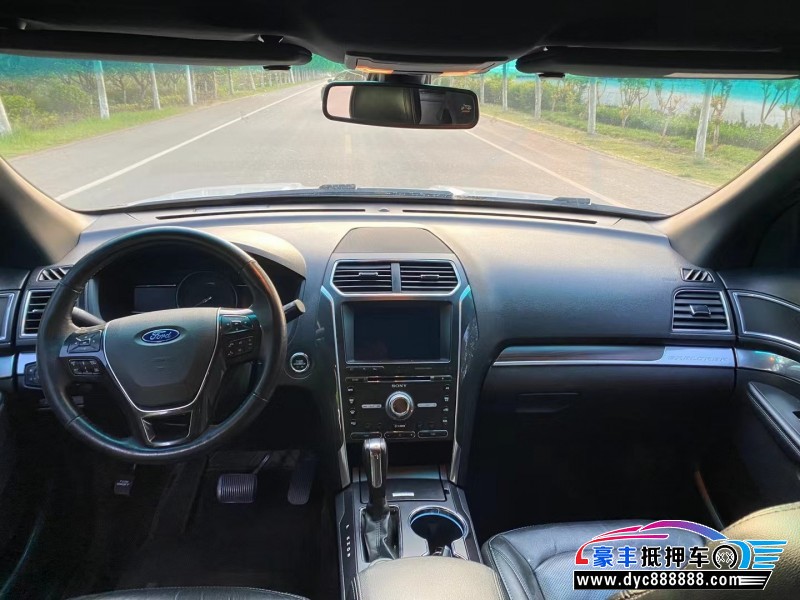 17年福特探险者轿车抵押车出售