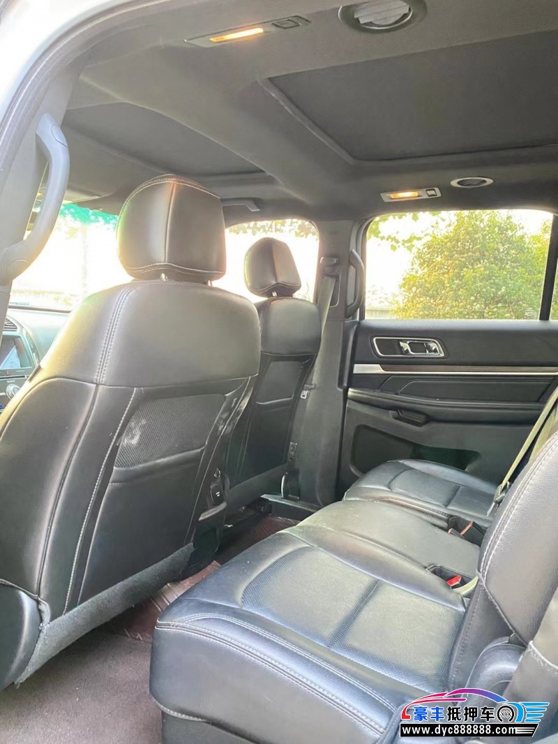 17年福特探险者轿车抵押车出售