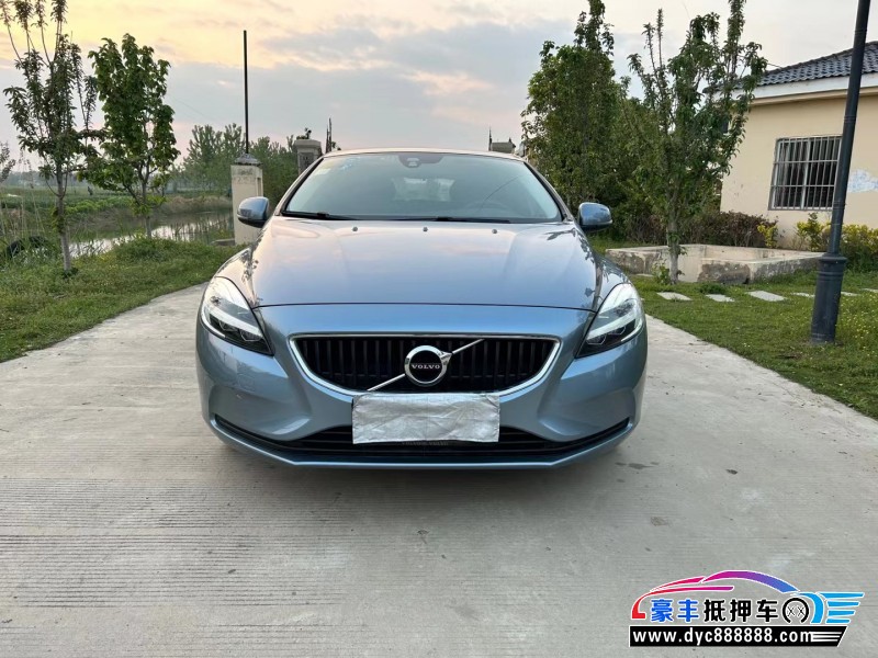 17年沃尔沃V40轿车抵押车出售