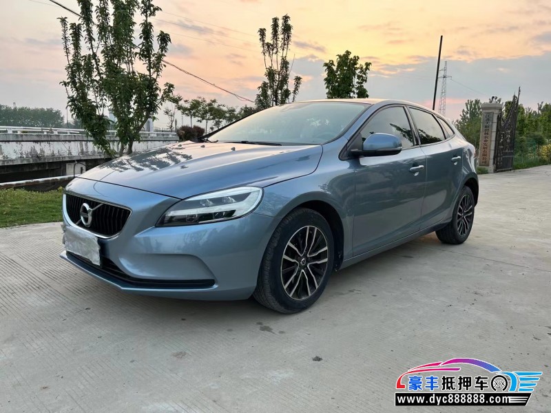 17年沃尔沃V40轿车抵押车出售
