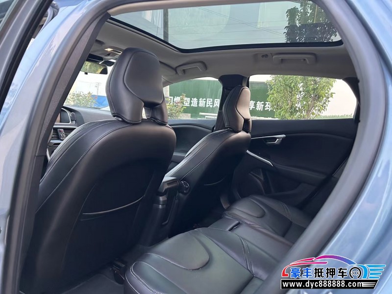 17年沃尔沃V40轿车抵押车出售