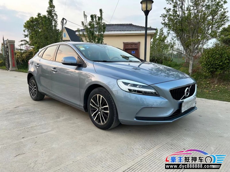 17年沃尔沃V40轿车抵押车出售