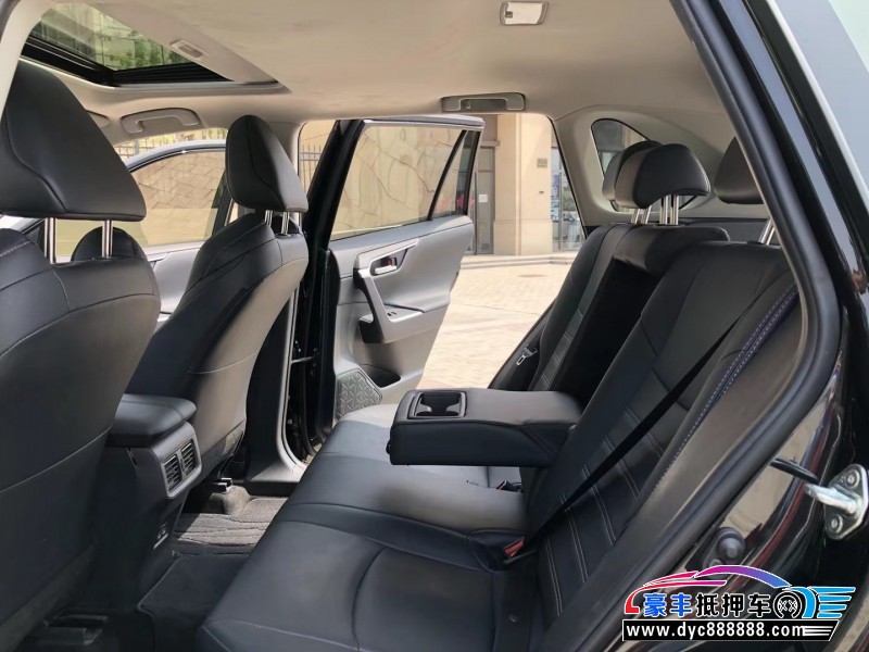 22年丰田威兰达轿车抵押车出售