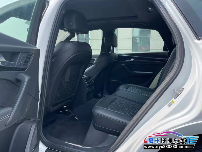 22年奥迪Q5轿车抵押车出售