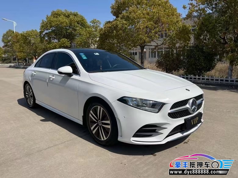 19年奔驰A轿车抵押车出售