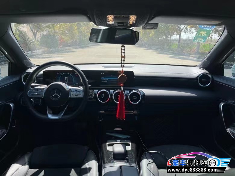 19年奔驰A轿车抵押车出售