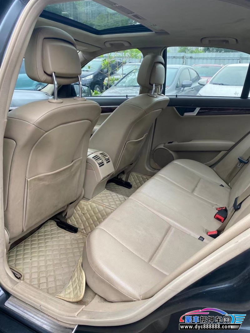 13年奔驰C轿车抵押车出售