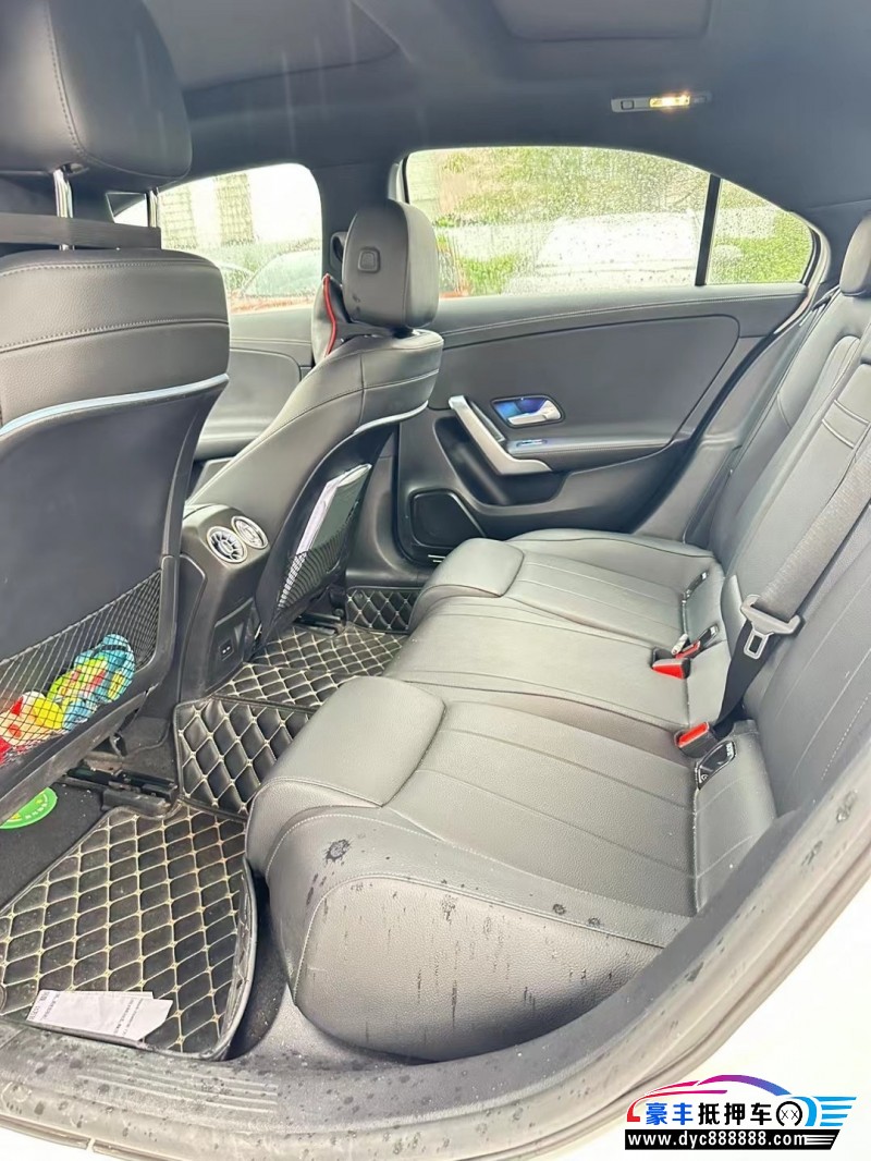 21年奔驰A轿车抵押车出售