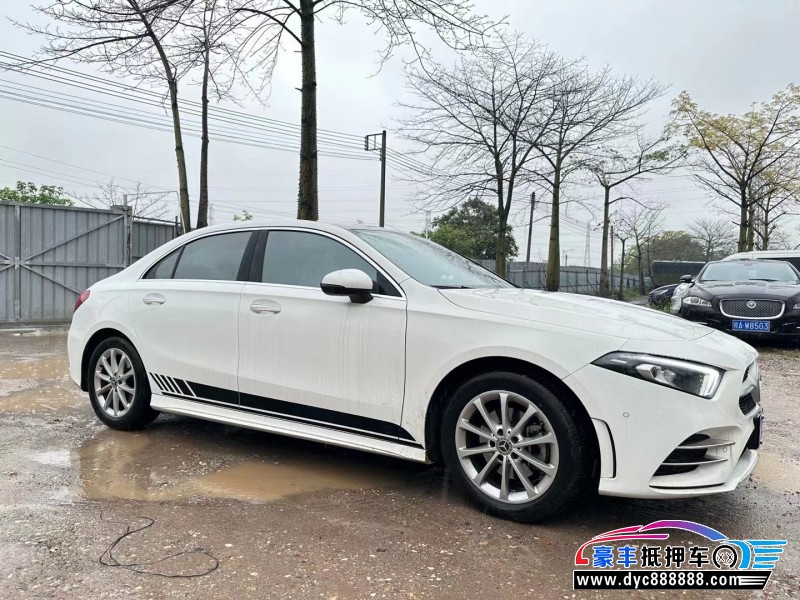 21年奔驰A轿车抵押车出售