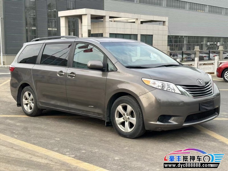 16年丰田塞纳轿车抵押车出售