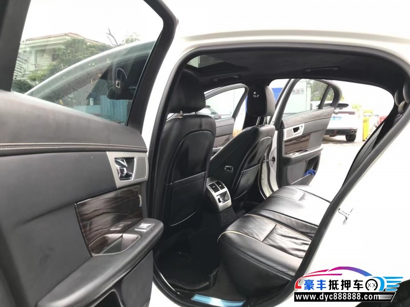 14年捷豹XF轿车抵押车出售