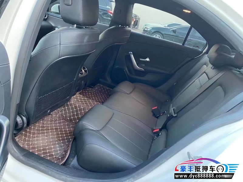 21年奔驰A轿车抵押车出售