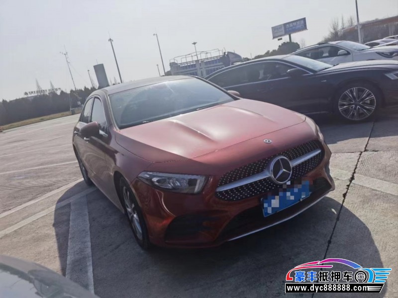 19年奔驰A轿车抵押车出售