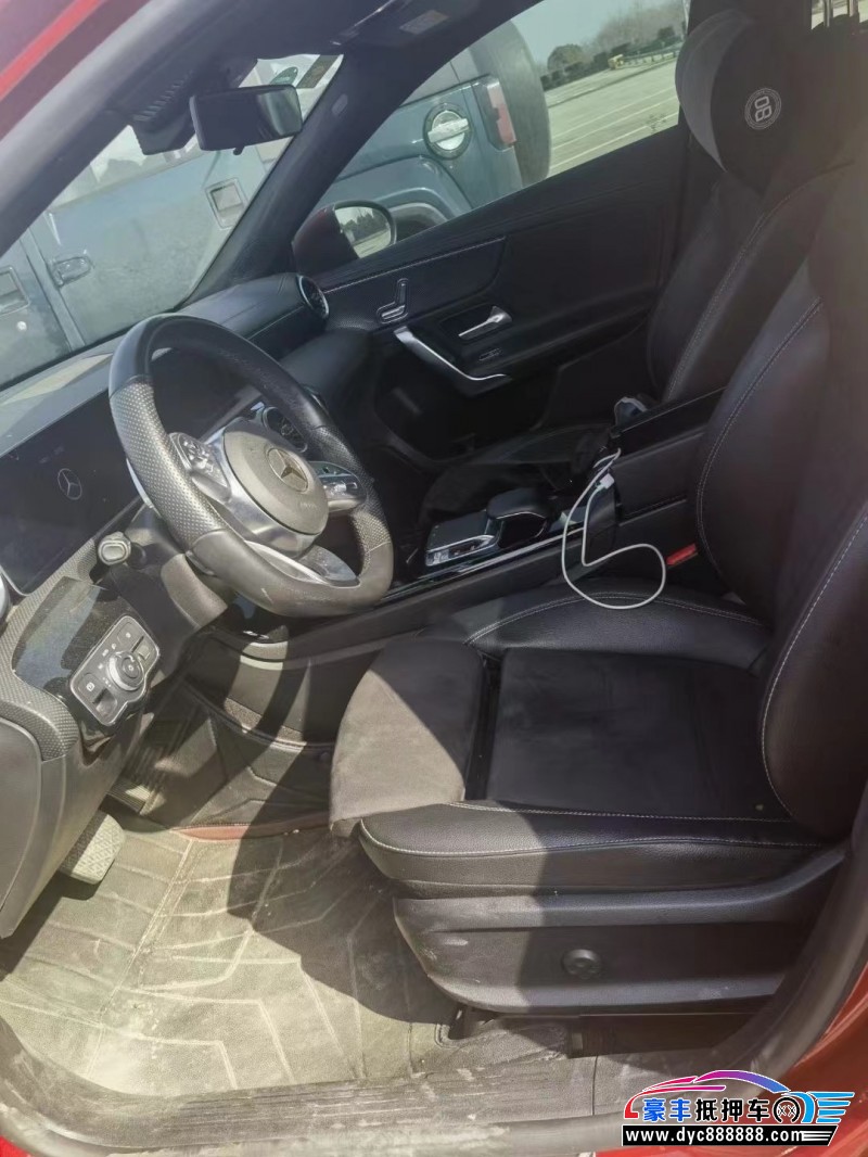 19年奔驰A轿车抵押车出售