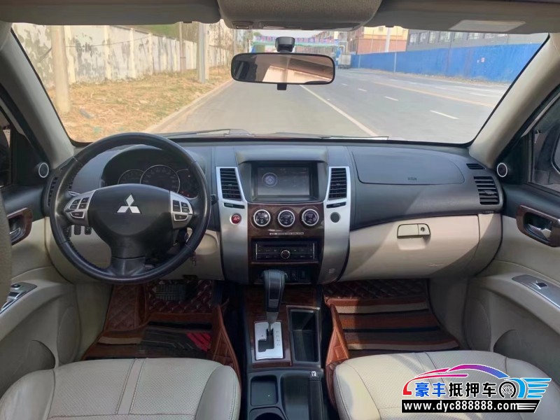 14年三菱帕杰罗轿车抵押车出售