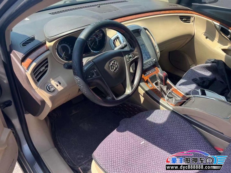 10年别克君越轿车抵押车出售